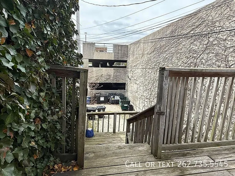 232 Main St #UPPER — Photo 24