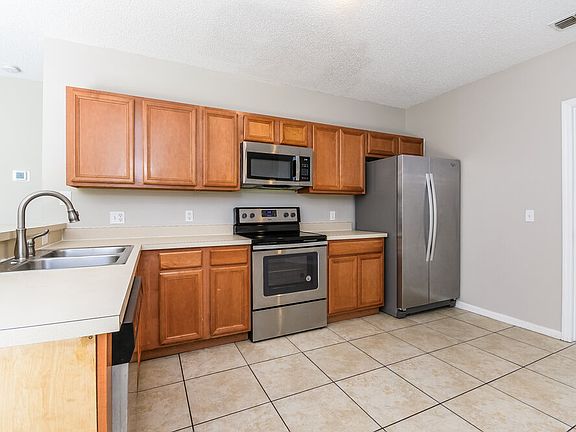 5th image of 1009 Dudley Dr