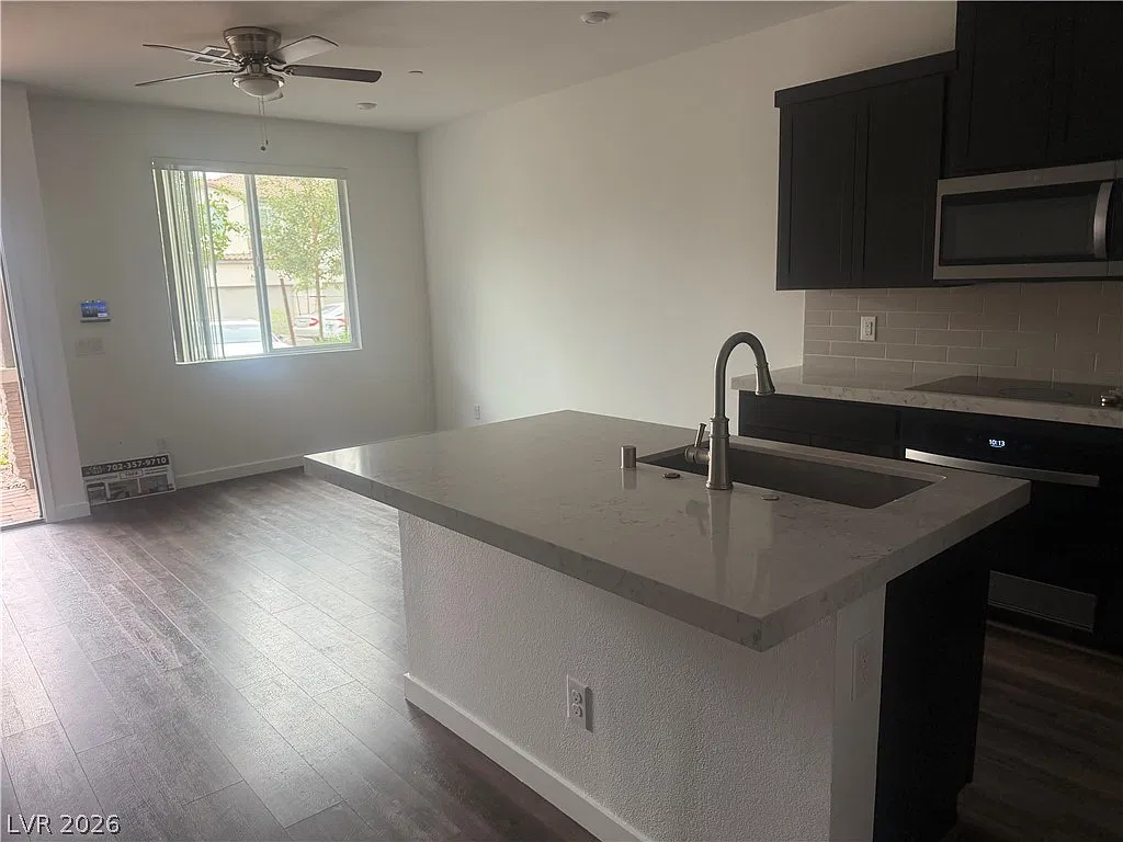2 bed, 2.5 bath, 1364 sqft, $2,175 — Photo 3