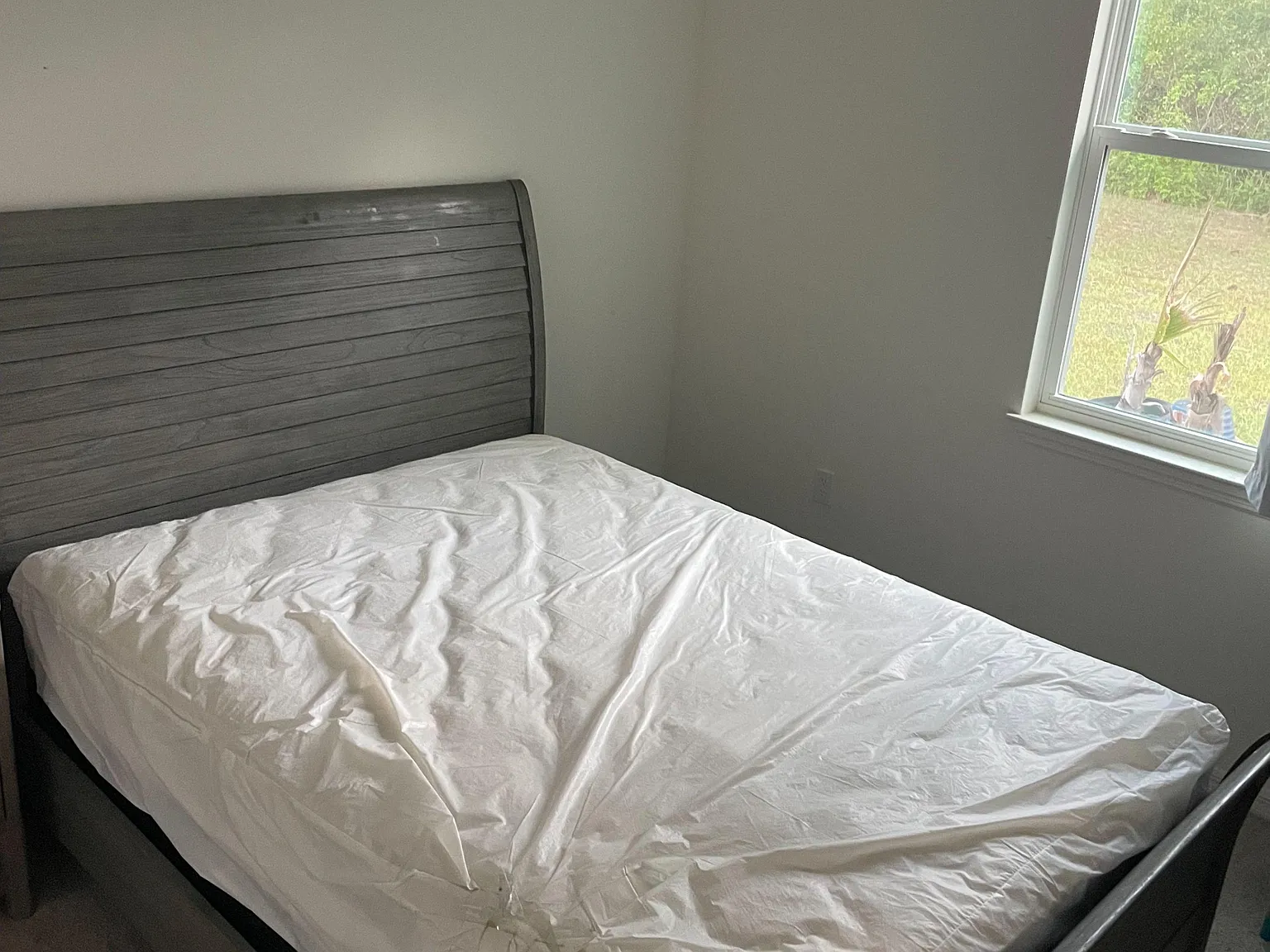 2 bed, 3.0 bath, 2400 sqft, $992 — Photo 2