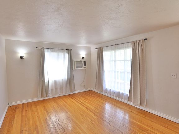 3rd image of 810 S Mayflower Ave