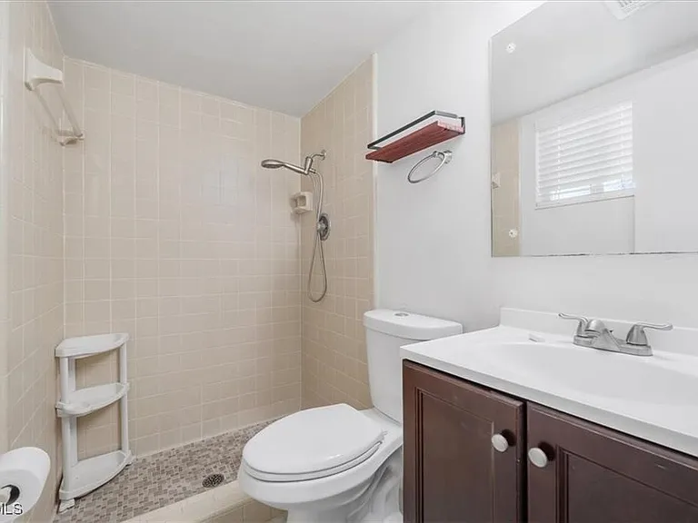 339 Joel Blvd #121 — Photo 12