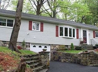 2845 Hyatt St, Yorktown Heights, NY 10598