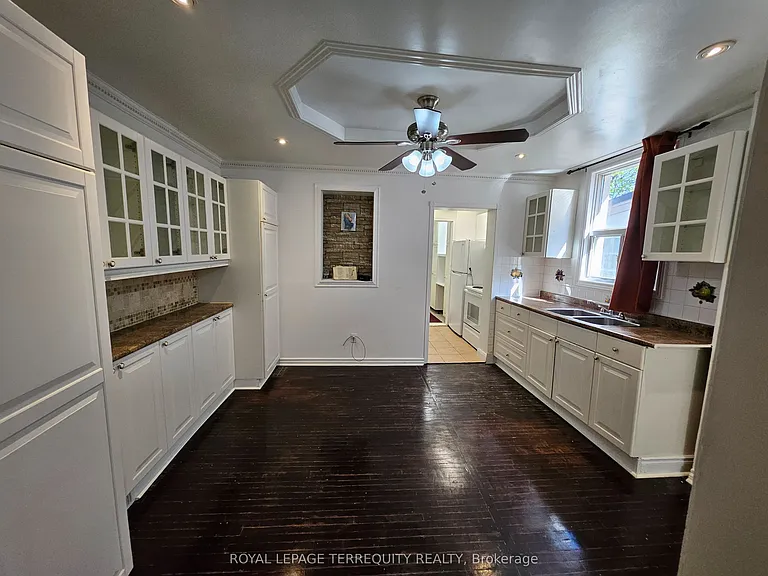 14 Hollis St — Photo 10