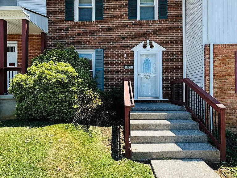 309 Fairfax Rd — Photo 6