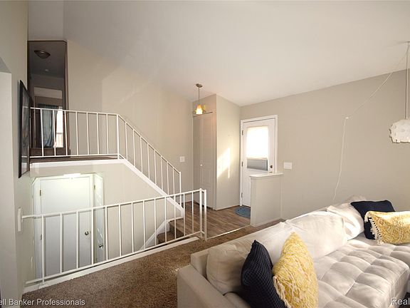 4th image of 1141 Pine Ridge Ct