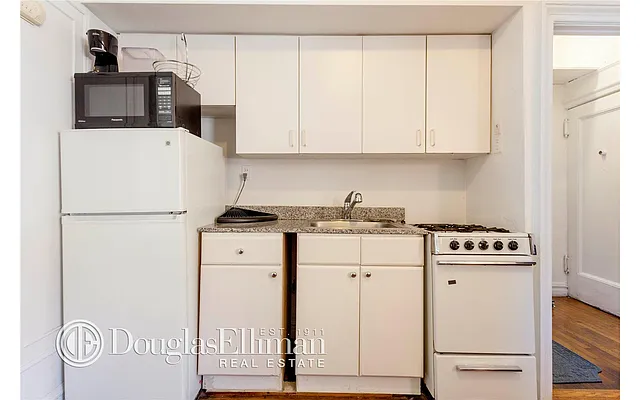 Rented by Douglas Elliman | media 19