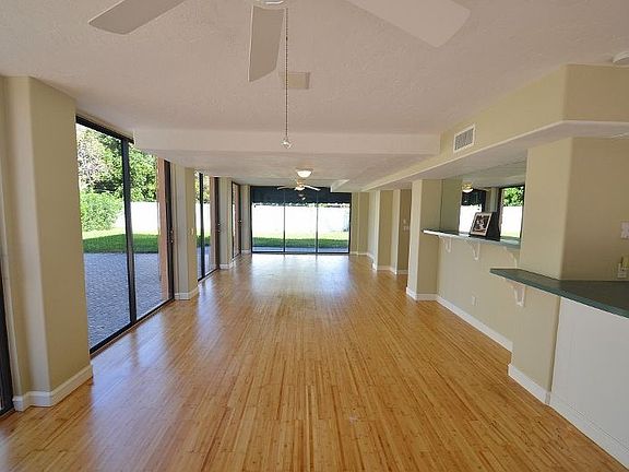 2nd image of 1831 Towhee Ln
