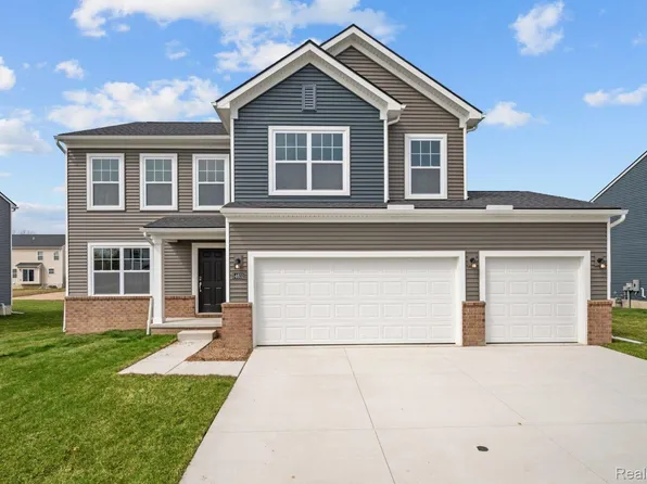 54631 Heron Cir, Chesterfield, MI 48047