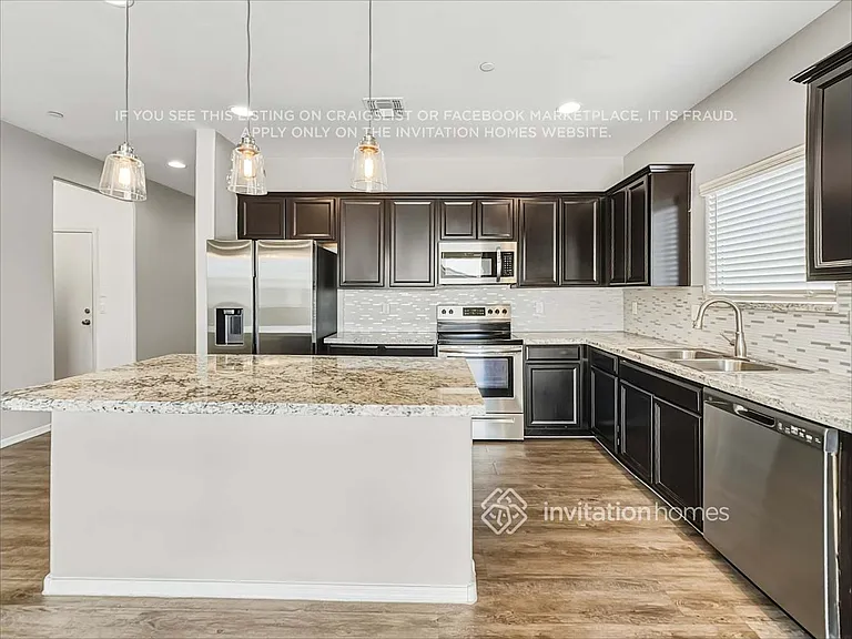 21167 W Cypress St — Photo 7