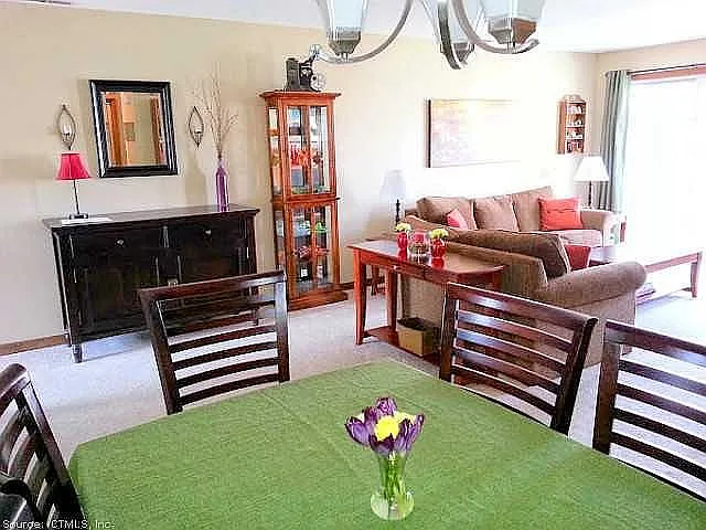2 bed, 996 sqft, $1,900 — Photo 4