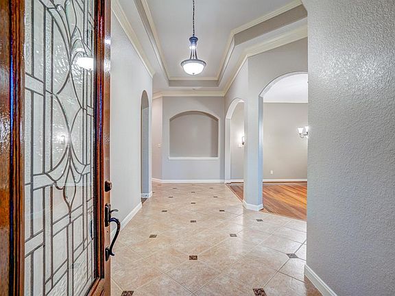 2nd image of 37923 Clubhouse Ln
