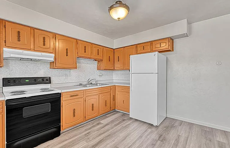 490 Elm St E #1 — Photo 5