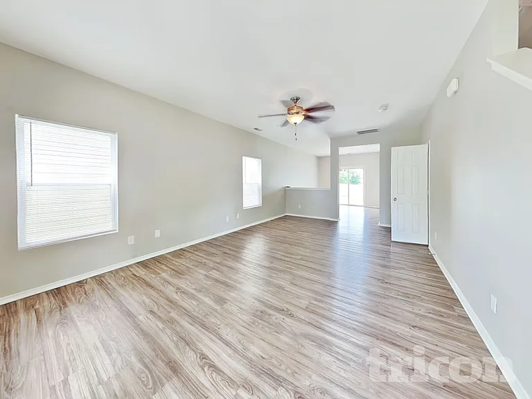 969 Willow Creek Dr — Photo 2