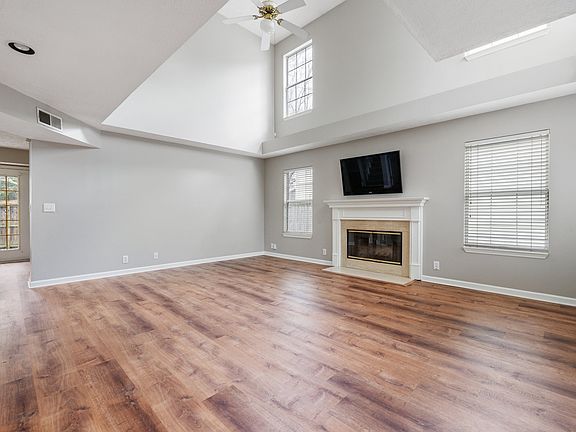 4th image of 408 Newbary Ct