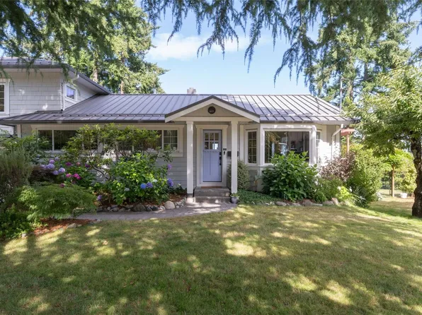 6371 Conconi Pl, Central Saanich, BC V8Z 5Z7