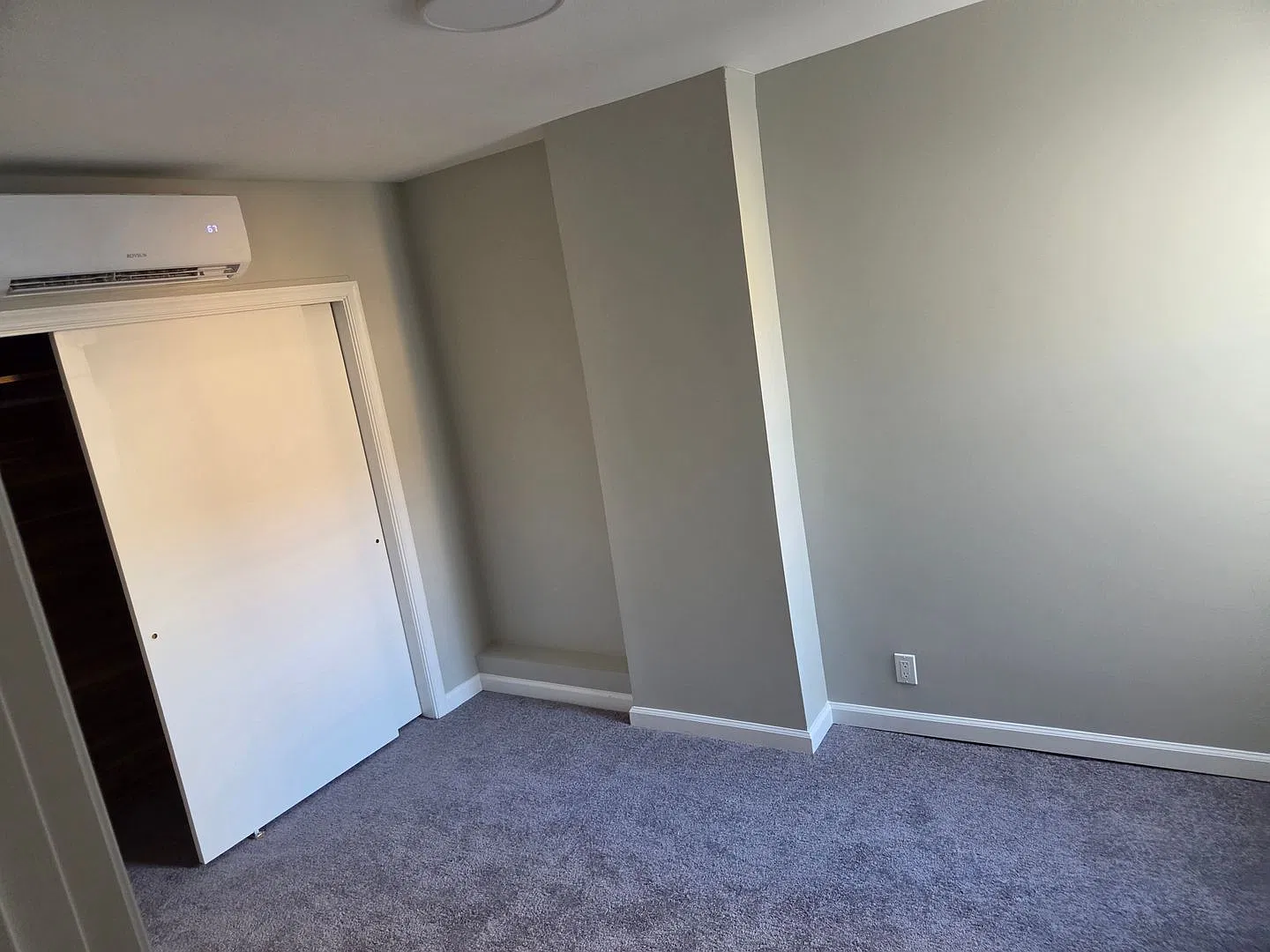 Fully renovated three bedroom townhouse — Photo 3