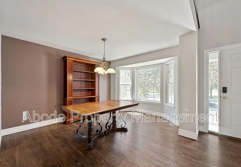 2214 Andrews St — Photo 6