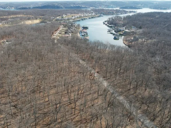 1267 Spring Creek Dr, Sunrise Beach, MO 65079