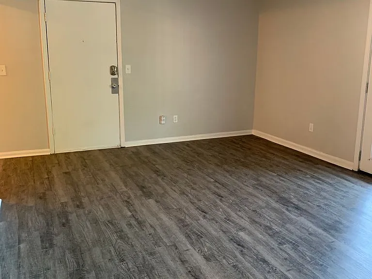 3909 Kenwood Ave — Photo 4