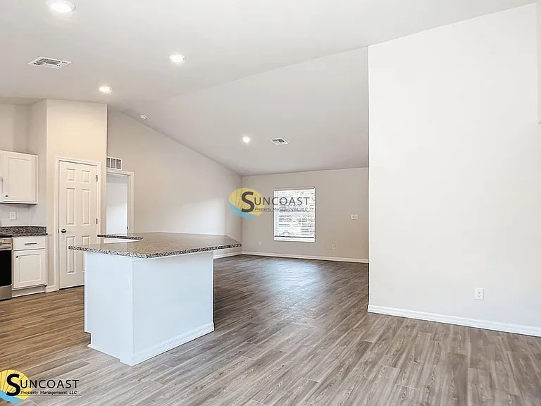 17389 Tyler Ave — Photo 7