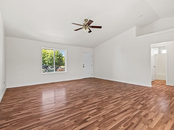 4th image of 303 W Avenue K