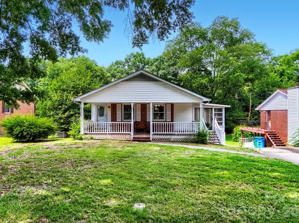 221 Eden Cir, Pineville, NC 28134