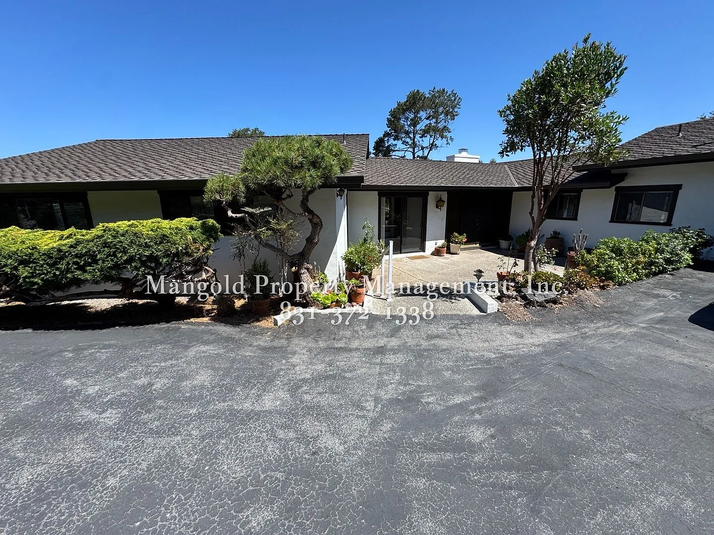 1437 Manor Rd photo 1