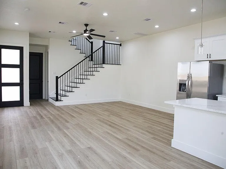 7134 Saint Augustine St — Photo 10