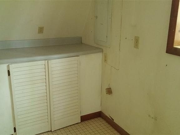 5th image of 166 Wesley Cir