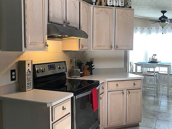 4th image of 108 Captains Cove Cir