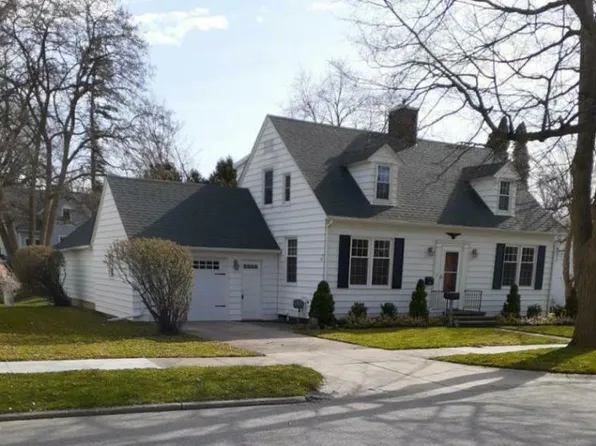 302 W Sherman St, Caro, MI 48723