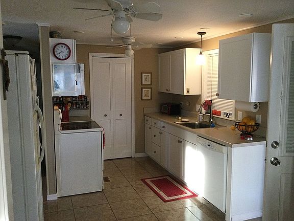 5th image of 548 Parkwood Ave