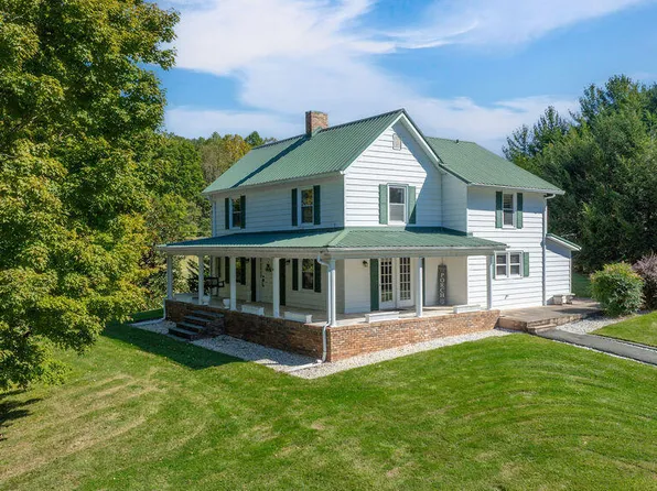 1439 Riverview Dr, Elizabethton, TN 37643