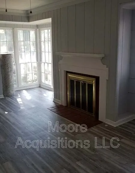 1113 W Walker St — Photo 3
