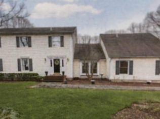 16 Buckingham Meadow Rd, Setauket, NY 11733