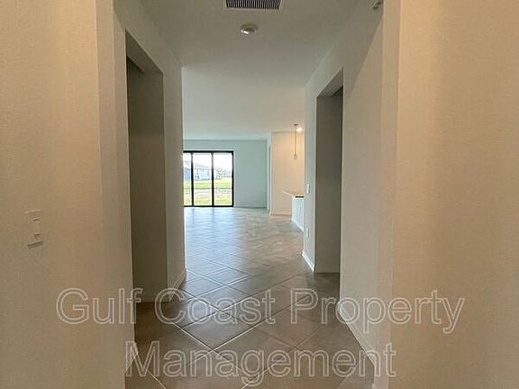 3rd image of 1523 Saddlewood Cir