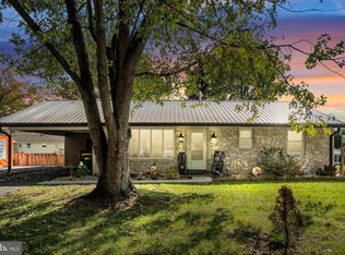 15 Hope Dr, Boiling Springs, PA 17007