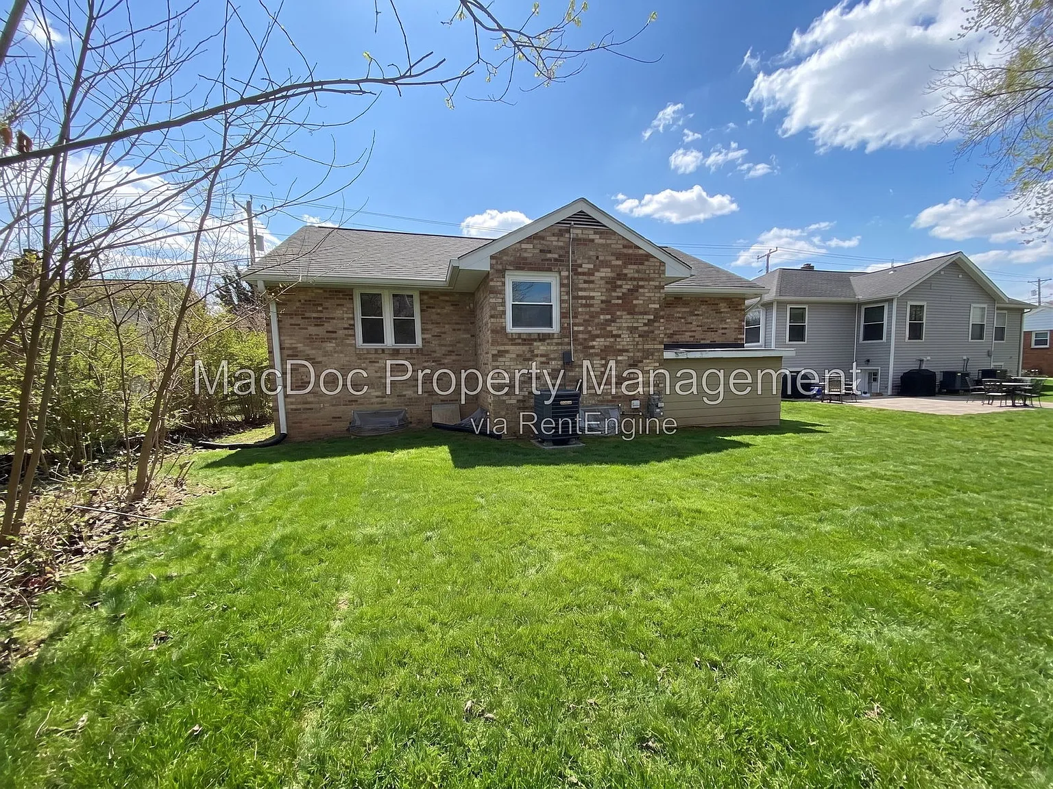 3 bed, 1.0 bath, 1002 sqft, $1,895 — Photo 2