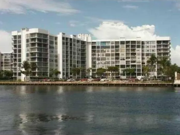 1000 Parkview Dr APT 219, Hallandale, FL 33009