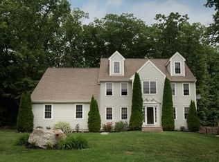 1 Evergreen Ln, Sturbridge, MA 01518