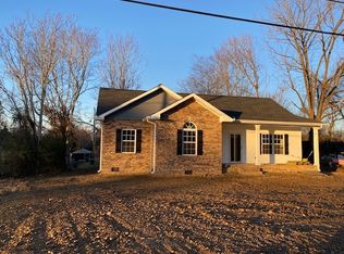 96 May St, Mc Ewen, TN 37101