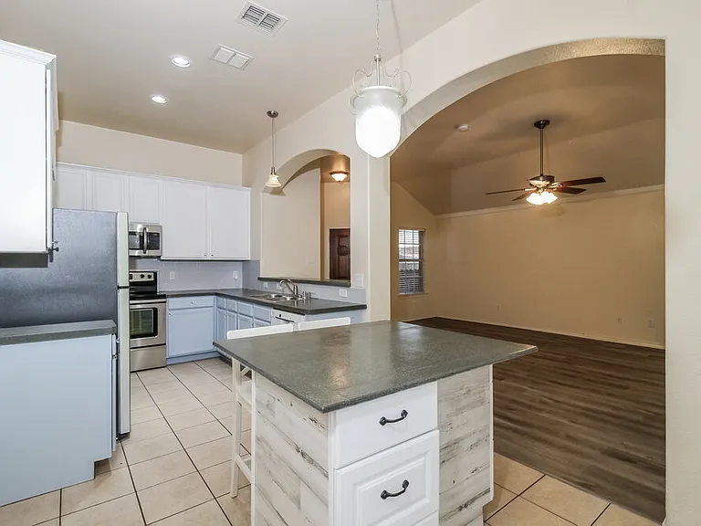 3400 Beatriz Dr — Photo 8