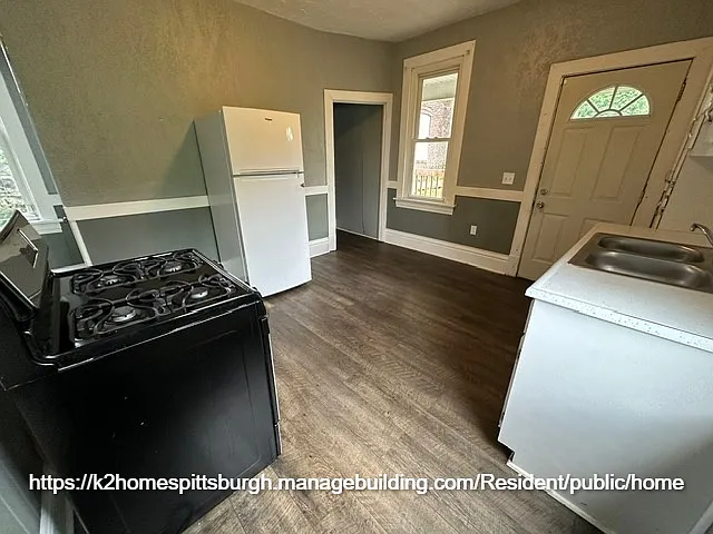 900 Meldon Avenue - 1 — Photo 3