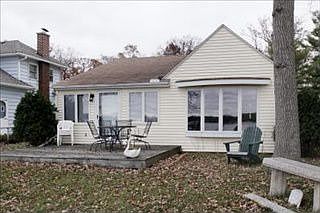 3rd image of 1830 Forest Dr