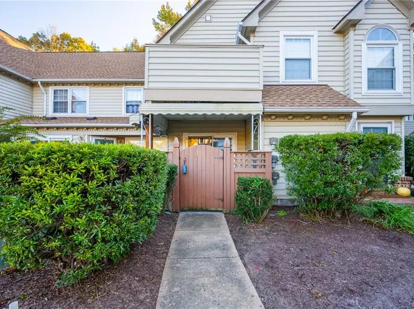 321 Wimbledon Sq, Chesapeake, VA 23320