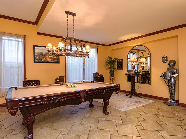 Living room, game room