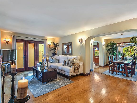 5th image of 615 N Curson Ave