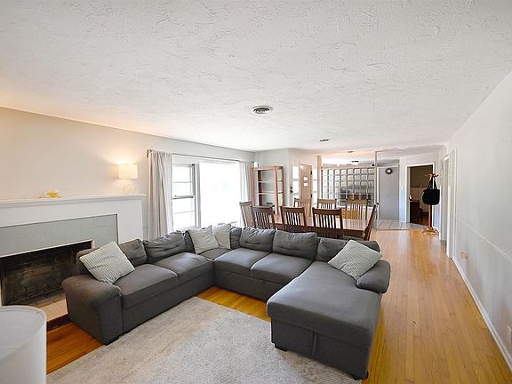 2nd image of 1804 W Arrowhead Pl