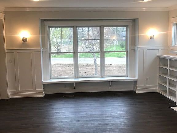 Living room 17’ x 16’